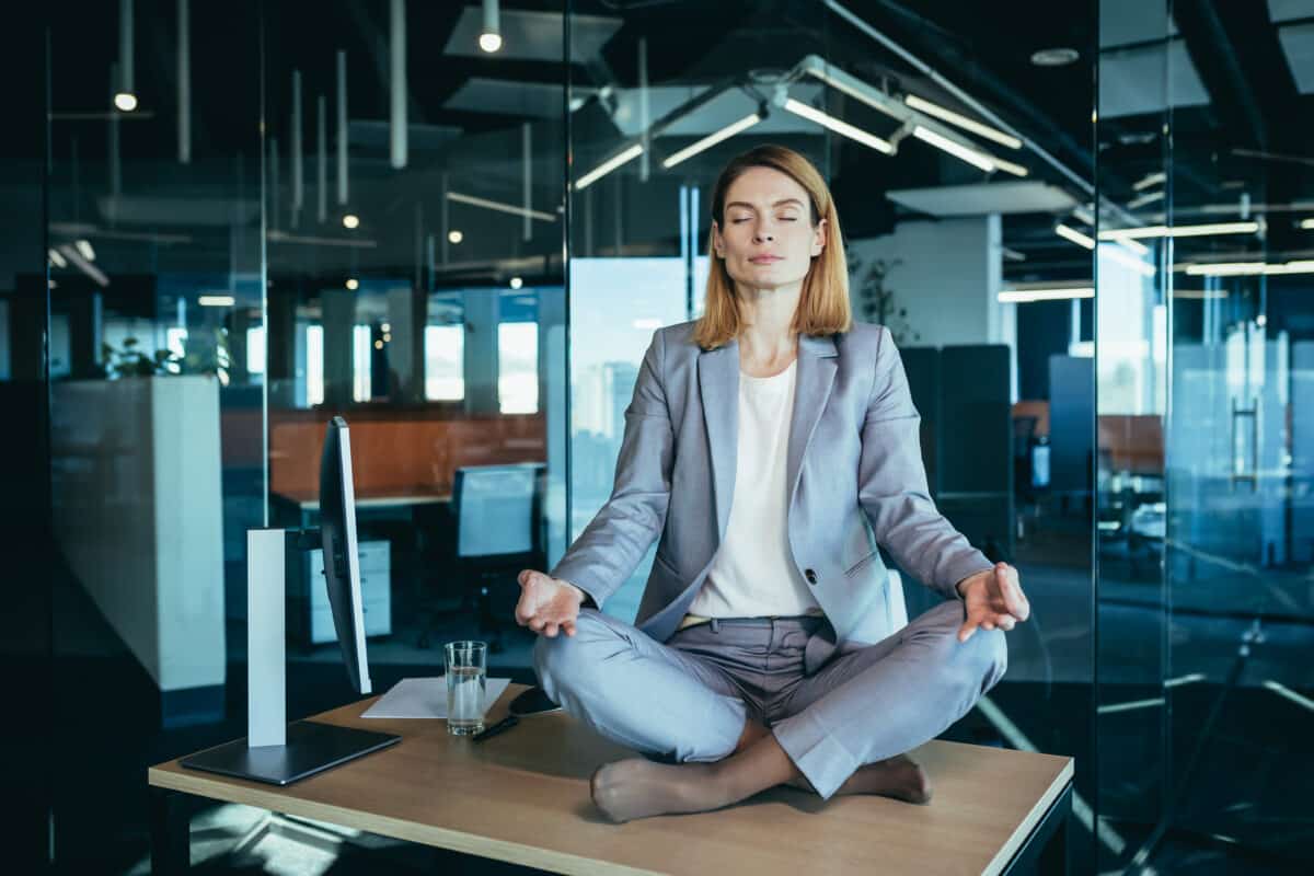 Les rituels du matin sont un excellent début. Des pauses permettent d'en conserver les bienfaits tout au long d'une journée de travail.