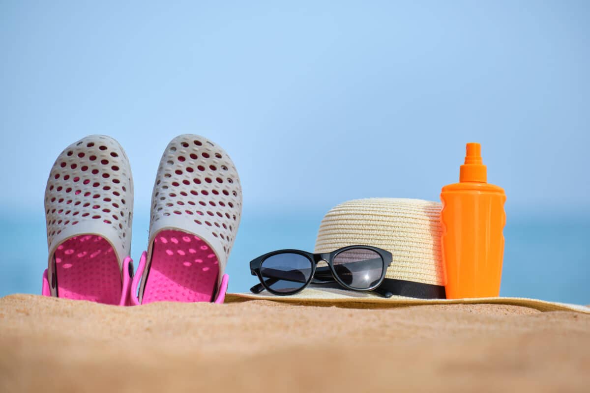Crocs : comment cette chaussure « moche » est-elle devenue la star de l’été ?