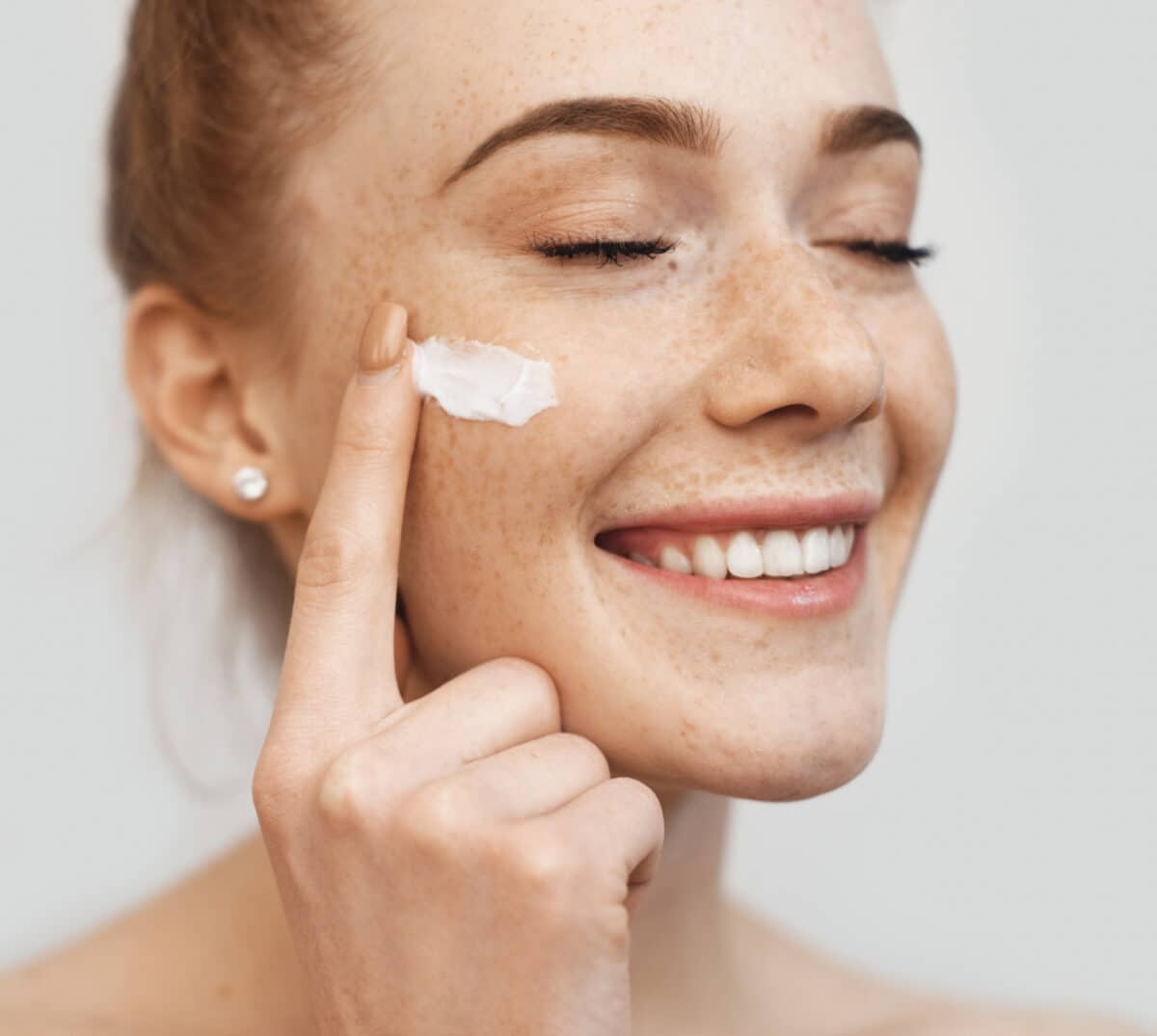 Crème de jour SPF 50 : comment déchiffrer les étiquettes pour un choix éclairé ?