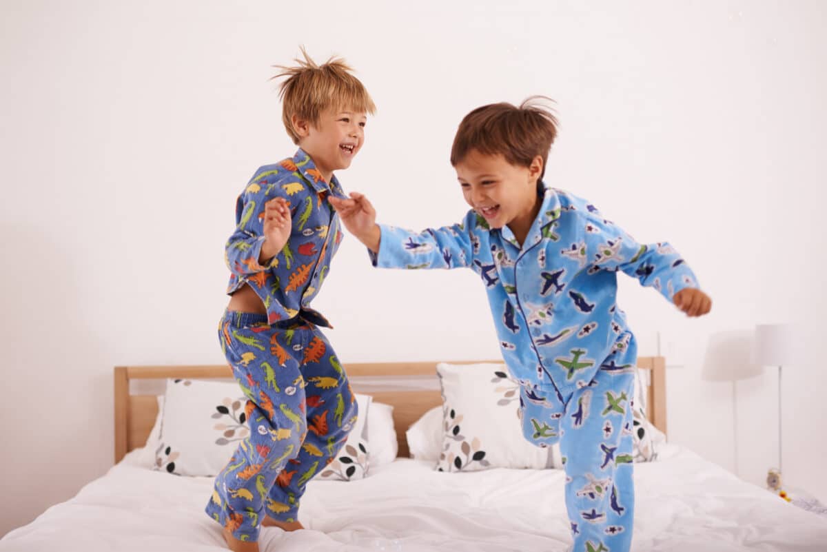 Selon une étude de l'Institut du Sommeil, 65% des enfants entre 10 et 15 ans attendent avec impatience les soirées pyjama comme une occasion sociale majeure