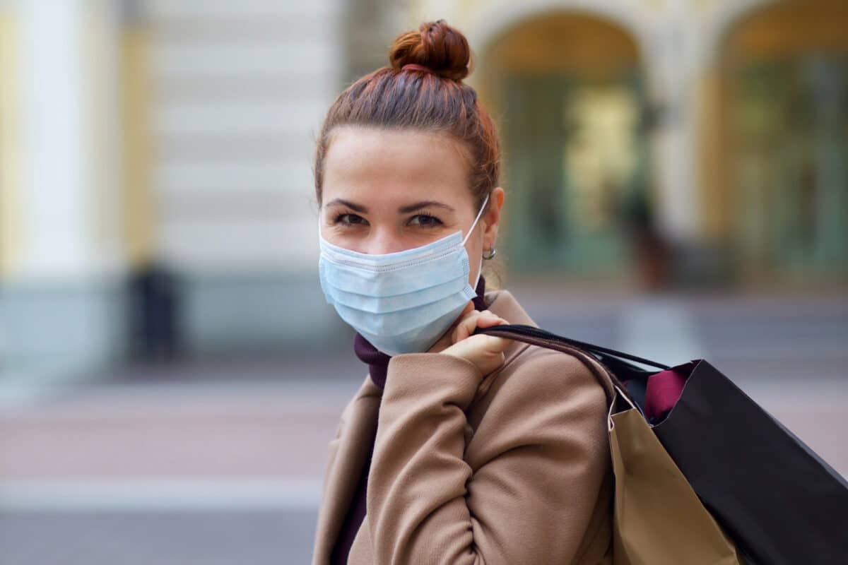 Un geste simple, une grande différence : le masque réduit les risques d'infections et l'air inspiré est plus   humide ce qui limite les irritations des bronches 
