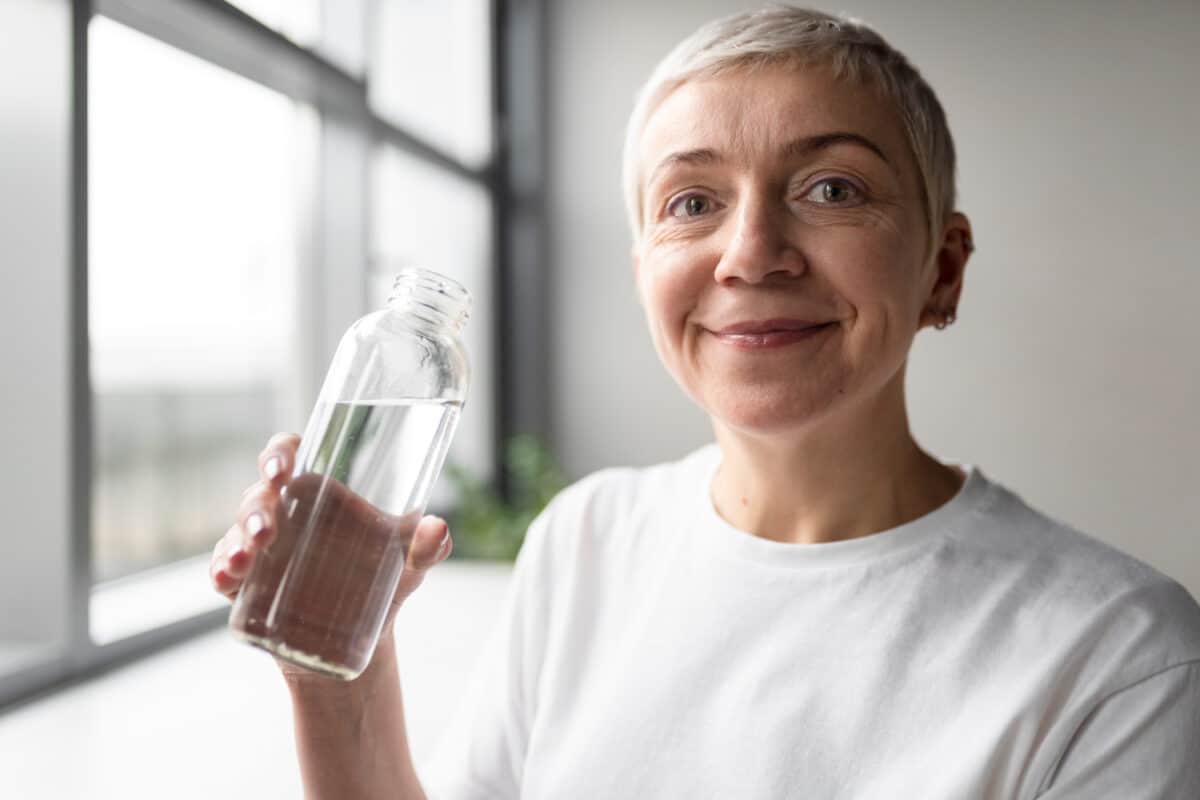 Qu'elles soient en plastique, en métal ou en verre, les bouteilles réutilisables sont des alliés précieux au quotidien pour éviter les déchets plastiques