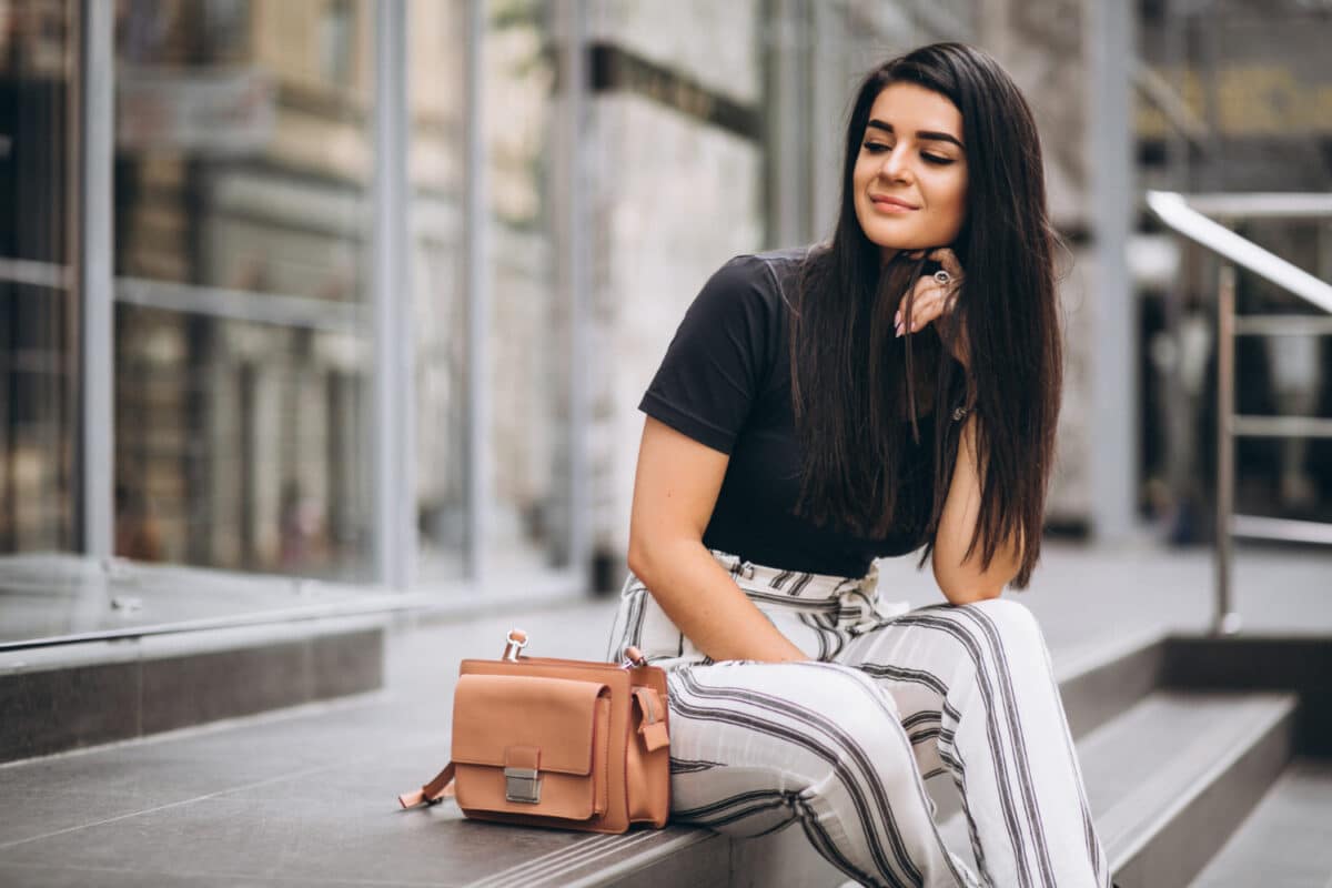 De l’accessoire à l’attitude : redéfinir le sac à main de luxe dans la culture pop