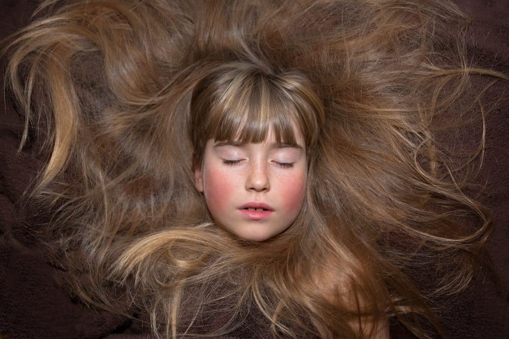 Comment freiner la chute de cheveux efficacement et rapidement ?